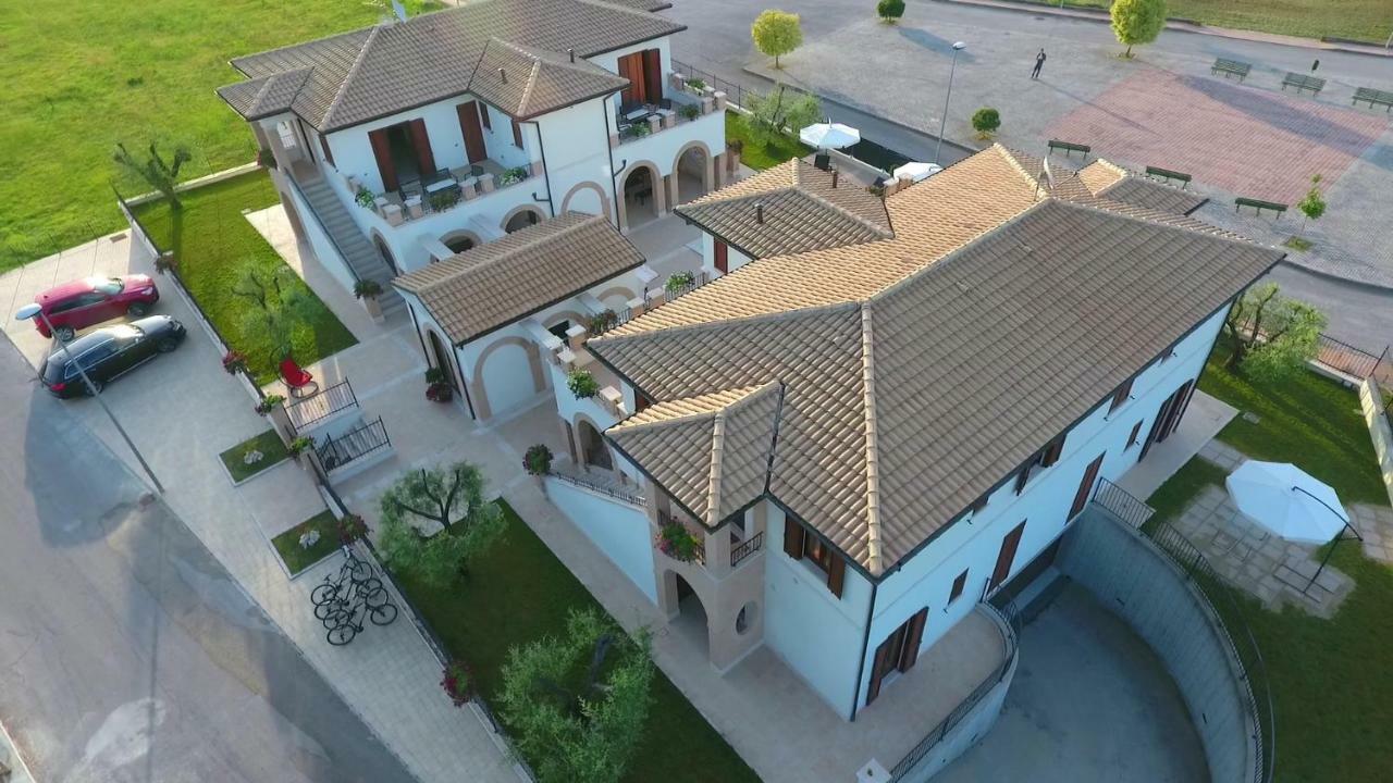 Residence Stella Del Gran Sasso Colledara Exterior foto